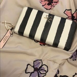 NWT Victoria’s Secret wallet